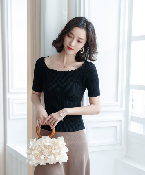 SAISON DE PAPILLON(セゾンドパピヨン)の「スクエアネックリブケーブルデザインサマーニットトップス(Tシャツ/カットソー・レディース・ブルー/スモークピンク/ブラック・M/L)」の15枚目の写真