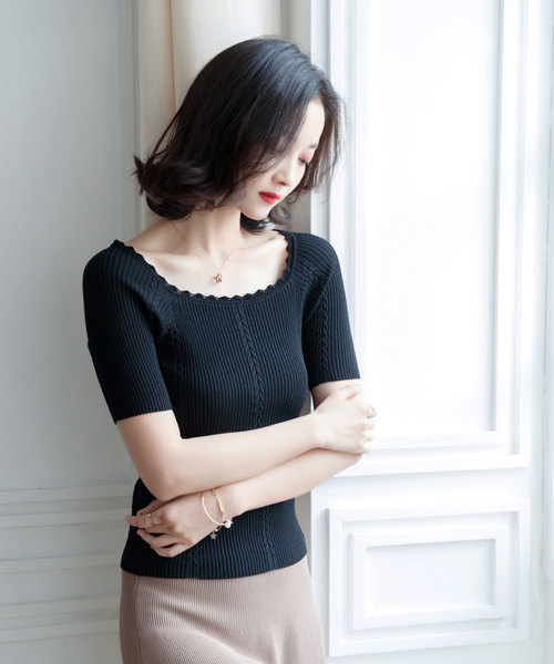 SAISON DE PAPILLON(セゾンドパピヨン)の「スクエアネックリブケーブルデザインサマーニットトップス(Tシャツ/カットソー・レディース・ブルー/スモークピンク/ブラック・M/L)」の4枚目の写真