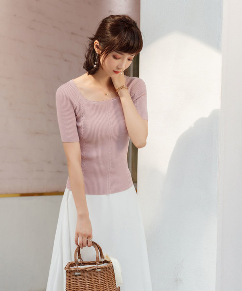 SAISON DE PAPILLON(セゾンドパピヨン)の「スクエアネックリブケーブルデザインサマーニットトップス(Tシャツ/カットソー・レディース・ブルー/スモークピンク/ブラック・M/L)」の12枚目の写真