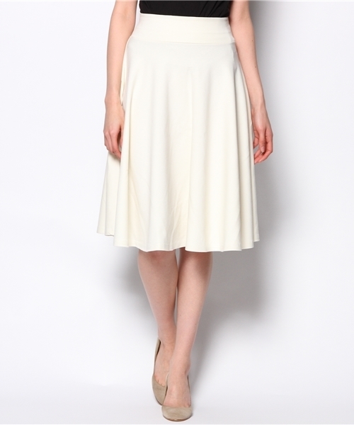 ROSE BUD（ローズバッド）の「【GISELe掲載】LCTB-14122 MIDI FLARE SKIRT（スカート・レディース・オフホワイト/マスタード/ネイビー/ブラック/キャメル/ダークグリーン/ダークグレー/ライトピンク/ライトブルー・ONE SIZE）」の2枚目の写真