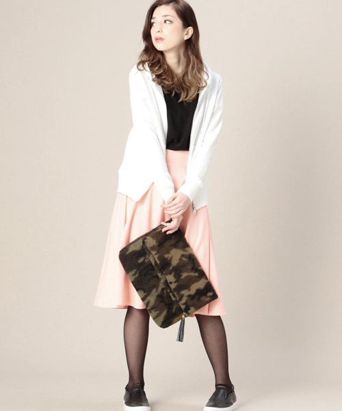 ROSE BUD（ローズバッド）の「【GISELe掲載】LCTB-14122 MIDI FLARE SKIRT（スカート・レディース・オフホワイト/マスタード/ネイビー/ブラック/キャメル/ダークグリーン/ダークグレー/ライトピンク/ライトブルー・ONE SIZE）」の17枚目の写真