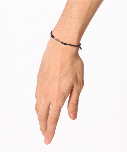 amp japan(アンプジャパン)の「Braid Waxed Cord Bracelet -Arrow-(コード ブレスレット)(ブレスレット・メンズ・ネイビー・FREE)」の4枚目の写真
