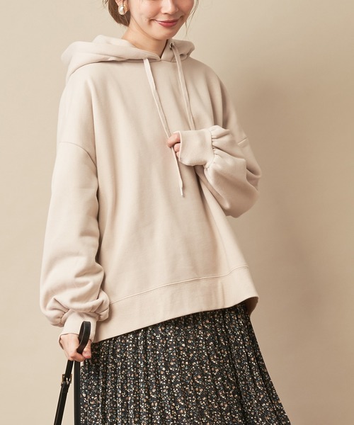 natural couture(ナチュラルクチュール)の「【WEB限定】裏起毛裏毛ゆるパーカー(スウェット・レディース・オフホワイト/モカ/ライトベージュ/ラベンダー・FREE)」の3枚目の写真