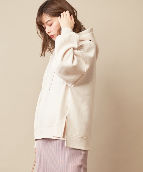 natural couture(ナチュラルクチュール)の「【WEB限定】裏起毛裏毛ゆるパーカー(スウェット・レディース・オフホワイト/モカ/ライトベージュ/ラベンダー・FREE)」の10枚目の写真