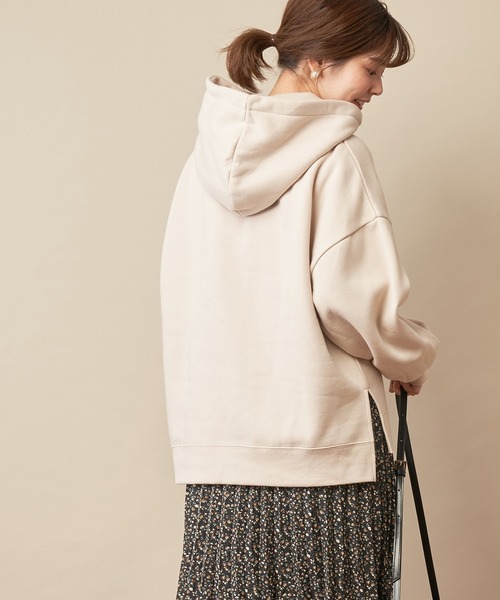 natural couture(ナチュラルクチュール)の「【WEB限定】裏起毛裏毛ゆるパーカー(スウェット・レディース・オフホワイト/モカ/ライトベージュ/ラベンダー・FREE)」の16枚目の写真