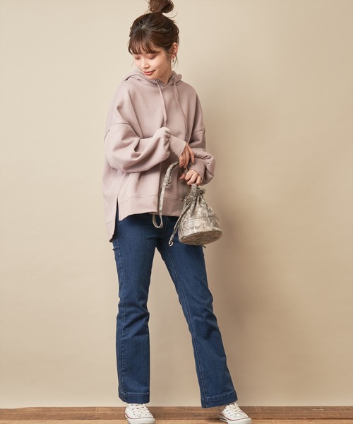 natural couture(ナチュラルクチュール)の「【WEB限定】裏起毛裏毛ゆるパーカー(スウェット・レディース・オフホワイト/モカ/ライトベージュ/ラベンダー・FREE)」の17枚目の写真