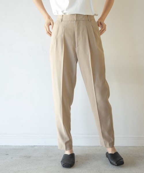 LOWRYS FARM(ローリーズファーム)の「ラク美シルエットテーパーパンツ 869143(その他パンツ・レディース・ブラック/グレー/アイボリー/ブルー/パープル/ベージュ/ブラック系その他/オフホワイト・SMALL/MEDIUM/LARGE)」の5枚目の写真