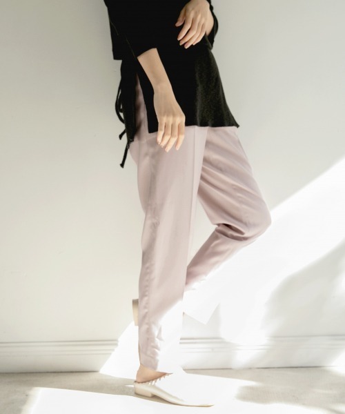 LOWRYS FARM(ローリーズファーム)の「ラク美シルエットテーパーパンツ 869143(その他パンツ・レディース・ブラック/グレー/アイボリー/ブルー/パープル/ベージュ/ブラック系その他/オフホワイト・SMALL/MEDIUM/LARGE)」の8枚目の写真