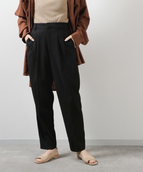 LOWRYS FARM(ローリーズファーム)の「ラク美シルエットテーパーパンツ 869143(その他パンツ・レディース・ブラック/グレー/アイボリー/ブルー/パープル/ベージュ/ブラック系その他/オフホワイト・SMALL/MEDIUM/LARGE)」の2枚目の写真