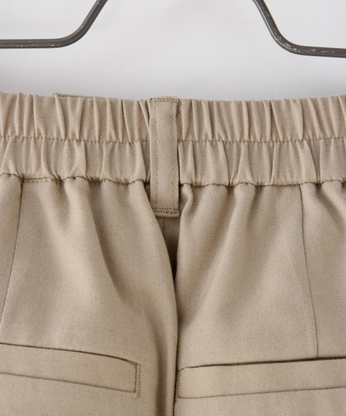 LOWRYS FARM(ローリーズファーム)の「ラク美シルエットテーパーパンツ 869143(その他パンツ・レディース・ブラック/グレー/アイボリー/ブルー/パープル/ベージュ/ブラック系その他/オフホワイト・SMALL/MEDIUM/LARGE)」の16枚目の写真