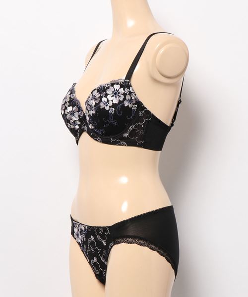 B70M トリンプ AMOAMOステッチ チャーミングラマー ブラ＆ショーツBK