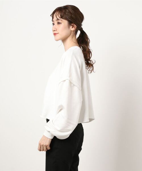 MATCH&more(マッチアンドモア)の「裏毛ダメージ加工ショートプルオーバー(Tシャツ/カットソー・レディース・チャコールグレー/オフホワイト・FREE)」の4枚目の写真