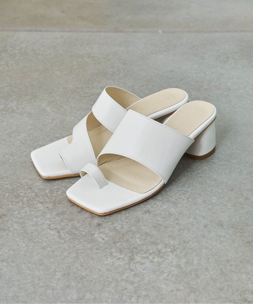 UNITED TOKYO(ユナイテッドトウキョウ)の「アシメフィンガーサンダル(サンダル・レディース・ホワイト/ブラック/ベージュ・1/2)」の14枚目の写真