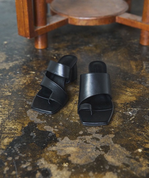 UNITED TOKYO(ユナイテッドトウキョウ)の「アシメフィンガーサンダル(サンダル・レディース・ホワイト/ブラック/ベージュ・1/2)」の22枚目の写真