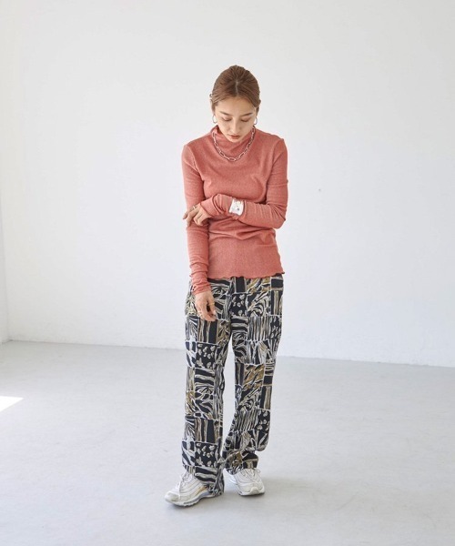 TODAYFUL(トゥデイフル)の「スリットメロウトップス(Tシャツ/カットソー・レディース・ブラウン/レッド/グリーン・FREE)」の15枚目の写真