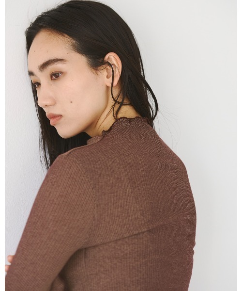 TODAYFUL(トゥデイフル)の「スリットメロウトップス(Tシャツ/カットソー・レディース・ブラウン/レッド/グリーン・FREE)」の8枚目の写真