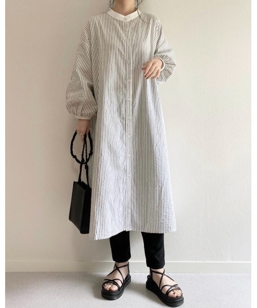 She's Closet（シーズクローゼット）の「スタンドカラーボリューム袖フレアロングストライプシャツワンピース【低身長向け/高身長向けサイズ有】（シャツワンピース・レディース・ブラック/ブルー・FREE/SHORT/TALL）」の3枚目の写真