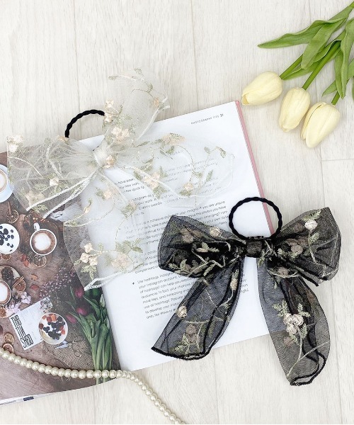 apres jour（アプレジュール）の「【apres jour×ARIAZ】フラワーレースリボンヘアゴム（ヘアゴム・レディース・ブラック/オフホワイト・FREE）」の6枚目の写真