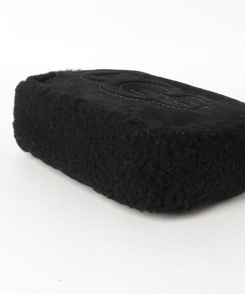 UGG(アグ)の「UGG Janey II UGG / アグ ジャニー ツー アグ(ショルダーバッグ・レディース・ブラック/ブラウン・ONE SIZE)」の4枚目の写真