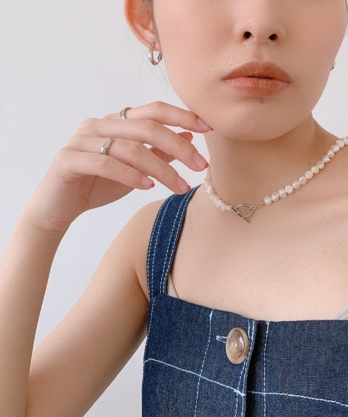 VANNIE U（ヴァニーユー）の「【nyui】不揃いパールネックレス（ネックレス・レディース・シルバー・FREE）」の2枚目の写真