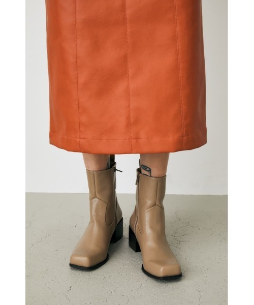 MOUSSY（マウジー）の「SQUARE TOE SHORT ブーツ（ブーツ・レディース・ベージュ/ブラック・MEDIUM/SMALL/LARGE）」の5枚目の写真