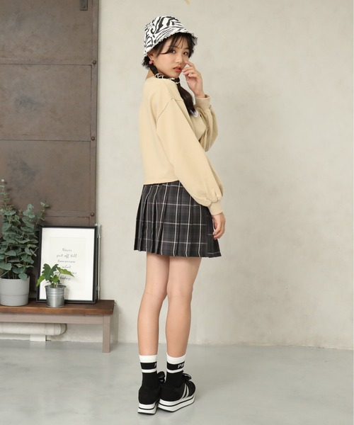 PINKHUNT（ピンクハント）の「PINKHUNT ショート丈トレーナー 5833K（スウェット・キッズ・ベージュ/グレー・140cm/150cm/130cm/160cm/120cm）」の4枚目の写真