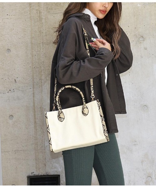 ANAP（アナップ）の「パイソンキャンバスミニバッグ（バックパック/リュック・レディース・ライトベージュ/グレイッシュベージュ・FREE）」の3枚目の写真