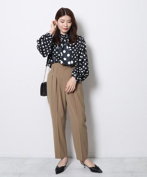Re.Verofonna(ヴェロフォンナ)の「リラックスタックプレスパンツ(その他パンツ・レディース・グリーン/ベージュ/ブラック・MEDIUM/SMALL)」の6枚目の写真