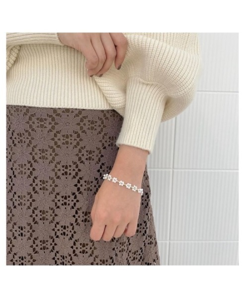 flower（フラワー）の「リトルデイジーブレスレット（ブレスレット・レディース・ゴールド・FREE）」の3枚目の写真