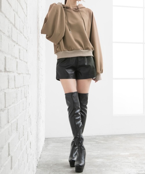 Newlyme(ニューリーミー)の「ボリュームスリーブショートパーカ-(パーカー・レディース・ブラック/ベージュ/モカ・MEDIUM/LARGE/X-LARGE/XX-LARGE)」の6枚目の写真