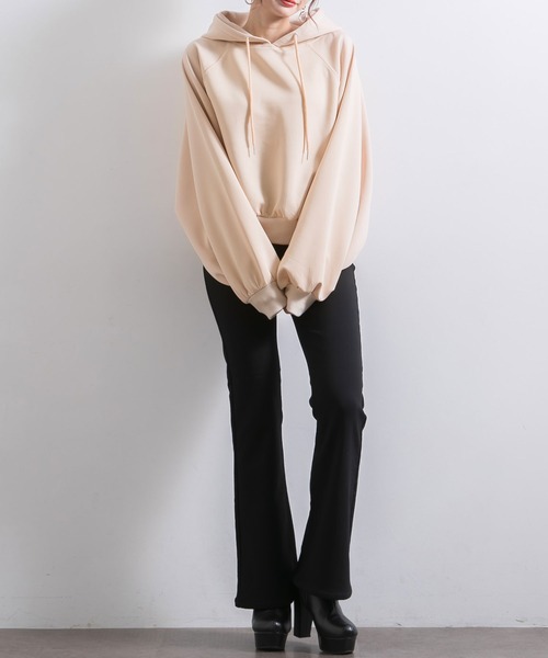 Newlyme(ニューリーミー)の「ボリュームスリーブショートパーカ-(パーカー・レディース・ブラック/ベージュ/モカ・MEDIUM/LARGE/X-LARGE/XX-LARGE)」の17枚目の写真