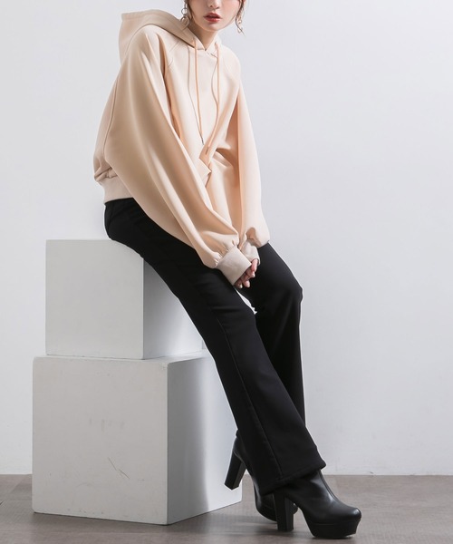 Newlyme(ニューリーミー)の「ボリュームスリーブショートパーカ-(パーカー・レディース・ブラック/ベージュ/モカ・MEDIUM/LARGE/X-LARGE/XX-LARGE)」の5枚目の写真