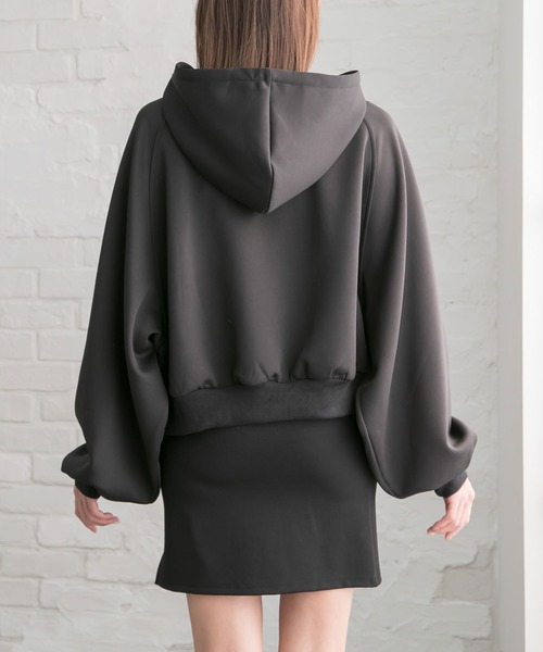 Newlyme(ニューリーミー)の「ボリュームスリーブショートパーカ-(パーカー・レディース・ブラック/ベージュ/モカ・MEDIUM/LARGE/X-LARGE/XX-LARGE)」の11枚目の写真