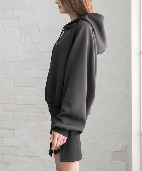 Newlyme(ニューリーミー)の「ボリュームスリーブショートパーカ-(パーカー・レディース・ブラック/ベージュ/モカ・MEDIUM/LARGE/X-LARGE/XX-LARGE)」の7枚目の写真