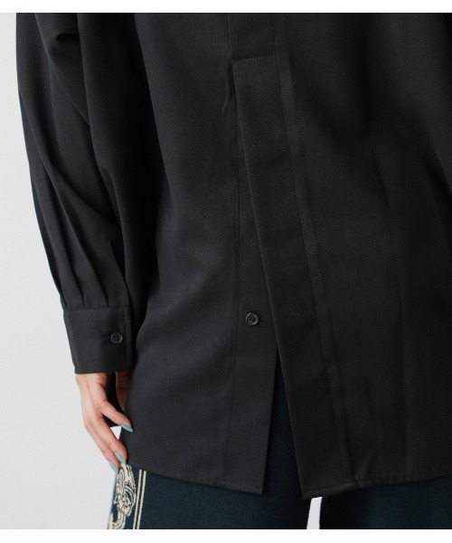 AZUL by moussy（アズールバイマウジー）の「BAND NECK BACK SLIT SHIRT/バンドネックバックスリットシャツ（シャツ/ブラウス・レディース・ホワイト/ブラック・SMALL/MEDIUM）」の17枚目の写真