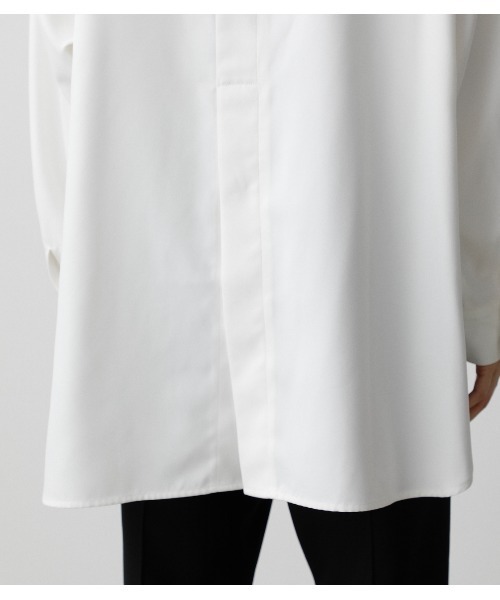 AZUL by moussy（アズールバイマウジー）の「BAND NECK BACK SLIT SHIRT/バンドネックバックスリットシャツ（シャツ/ブラウス・レディース・ホワイト/ブラック・SMALL/MEDIUM）」の4枚目の写真