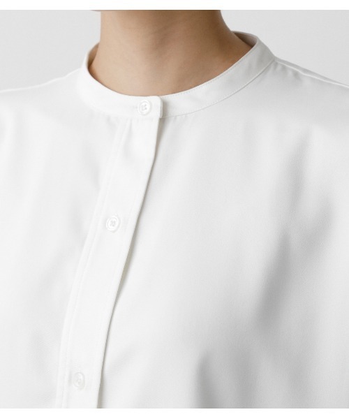 AZUL by moussy（アズールバイマウジー）の「BAND NECK BACK SLIT SHIRT/バンドネックバックスリットシャツ（シャツ/ブラウス・レディース・ホワイト/ブラック・SMALL/MEDIUM）」の16枚目の写真