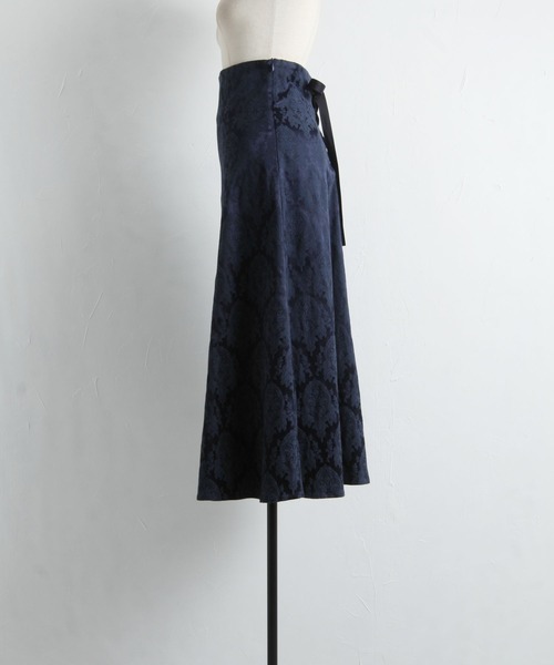 tocco closet（トッコ　クローゼット）の「後ろレースアップデザインクラシカルプリントナロースカート（スカート・レディース・ネイビー/ベージュ・M）」の18枚目の写真