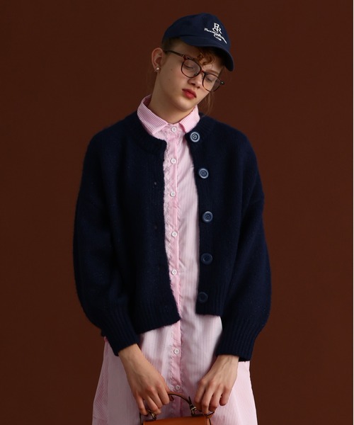 sara&cake（サラアンドケイク）の「ボタンクルーネックカーディガン（カーディガン/ボレロ・レディース・オレンジ/ピンク/パープル/ベージュ/イエロー/グリーン/ピンク系その他/ロイヤルブルー/レッド/ネイビー/ライラック/グレー系その他/シルバー/ネイビー系/ブルー系その他/キャメル/オレンジ系その他/クリーム/レッド系その他/イエロー系その他/ブルー系その他2・FREE）」の9枚目の写真