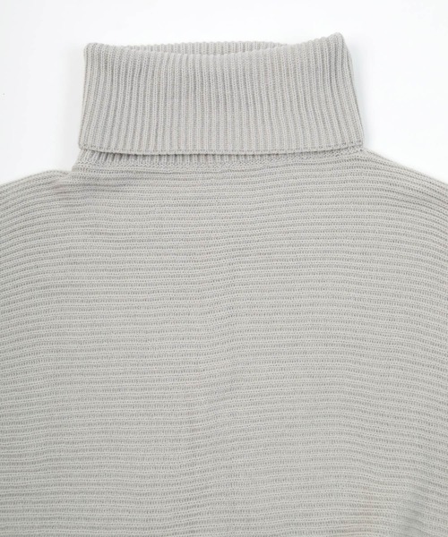 UR'S（ユアーズ）の「タートルニットポンチョ（ポンチョ・レディース・アイボリー/ブラック/ネイビー/グレー・FREE）」の14枚目の写真