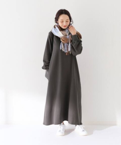SLOBE IENA（スローブイエナ）の「ソフト起毛裏毛ロングワンピース【洗濯機使用可能】◆（ワンピース・レディース・チャコールグレー/ベージュ/レッド・FREE）」の10枚目の写真
