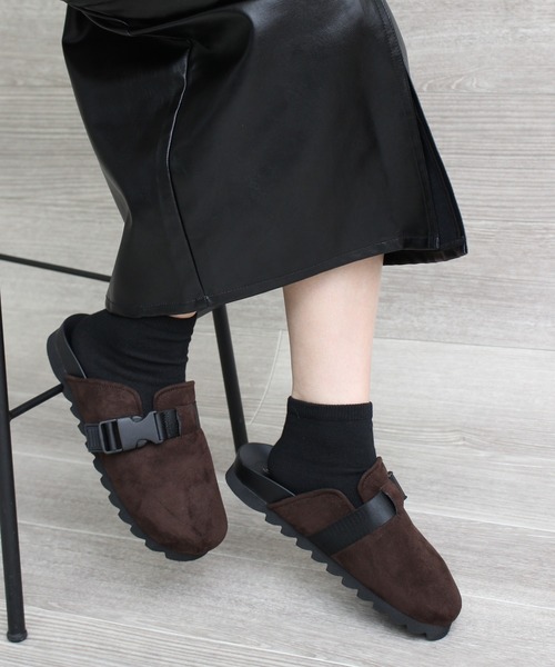 LUGG NAGG（ラグナグ）の「バックルストラップスエードサンダル（サンダル・レディース・グレイッシュベージュ/ダークブラウン/ブラック・25.0cm/26.0cm/23.0cm/28.0cm/27.0cm/24.0cm）」の3枚目の写真