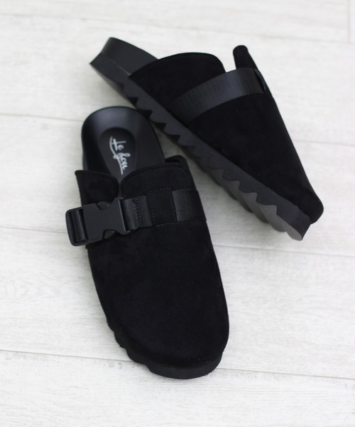 LUGG NAGG（ラグナグ）の「バックルストラップスエードサンダル（サンダル・レディース・グレイッシュベージュ/ダークブラウン/ブラック・25.0cm/26.0cm/23.0cm/28.0cm/27.0cm/24.0cm）」の2枚目の写真