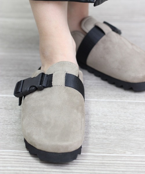 LUGG NAGG（ラグナグ）の「バックルストラップスエードサンダル（サンダル・レディース・グレイッシュベージュ/ダークブラウン/ブラック・25.0cm/26.0cm/23.0cm/28.0cm/27.0cm/24.0cm）」の17枚目の写真