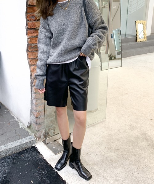 MANGROVE(マングローブ)の「フェイクレザーハーフパンツ(その他パンツ・レディース・ブラック/カーキ・MEDIUM/LARGE)」の2枚目の写真