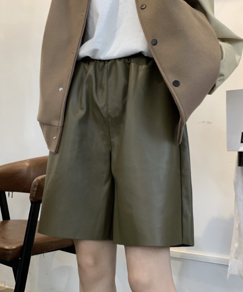 MANGROVE(マングローブ)の「フェイクレザーハーフパンツ(その他パンツ・レディース・ブラック/カーキ・MEDIUM/LARGE)」の12枚目の写真