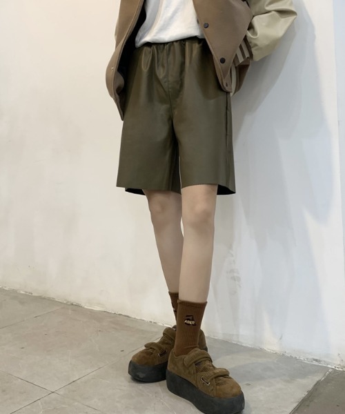 MANGROVE(マングローブ)の「フェイクレザーハーフパンツ(その他パンツ・レディース・ブラック/カーキ・MEDIUM/LARGE)」の10枚目の写真