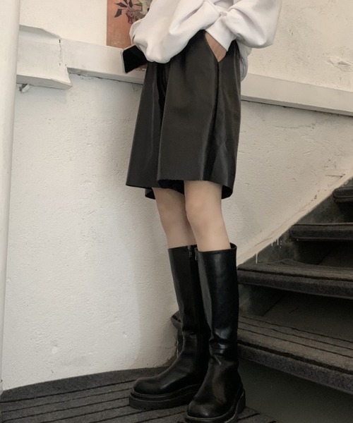 MANGROVE(マングローブ)の「フェイクレザーハーフパンツ(その他パンツ・レディース・ブラック/カーキ・MEDIUM/LARGE)」の13枚目の写真