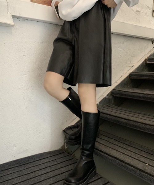 MANGROVE(マングローブ)の「フェイクレザーハーフパンツ(その他パンツ・レディース・ブラック/カーキ・MEDIUM/LARGE)」の11枚目の写真