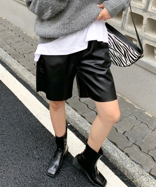 MANGROVE(マングローブ)の「フェイクレザーハーフパンツ(その他パンツ・レディース・ブラック/カーキ・MEDIUM/LARGE)」の5枚目の写真